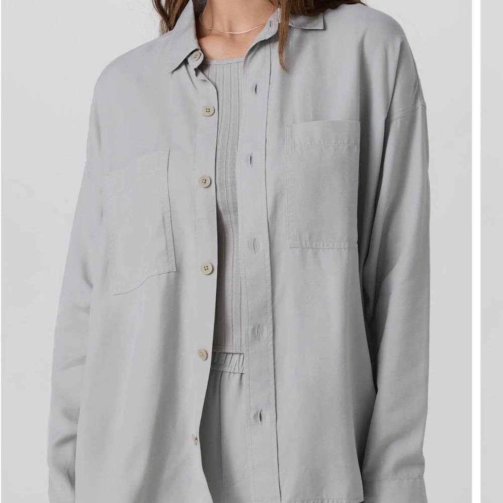 Ladies Vuori Trestles Twill Button-Up Shirt in Chalk - Sz M
